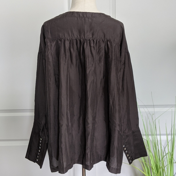 Free People Silk Blouse Button Front Long Sleeve Shirred Oversized Black M NWT - Picture 5 of 8